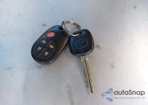 2010 Toyota Sienna Le z USA, uszkodzony, nr VIN 5TDKK4CC4AS328956